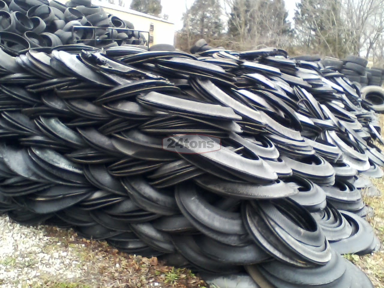car tires to Cover moisture corn pits